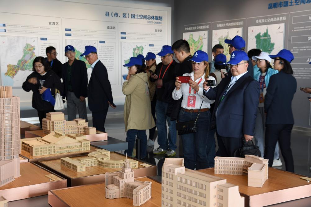 40国外宾在中国春城感受城市发展活力