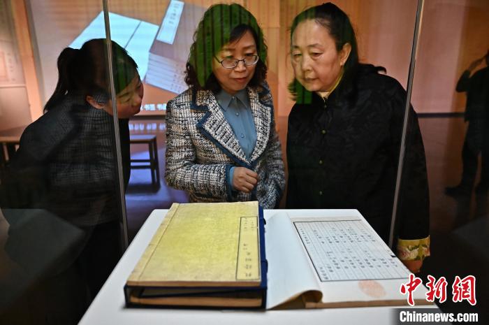 山西展出先秦至清末近500册珍贵古籍